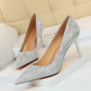 Stunning Pointed Toe Solid Color Heels Pumps